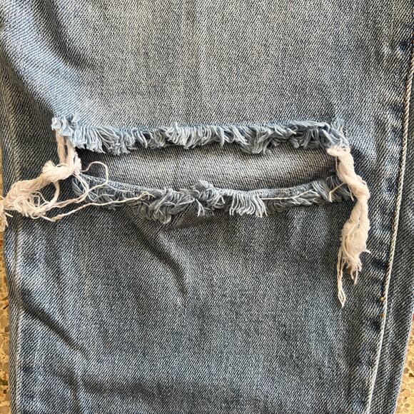 Abound High Rise Distressed Mom Jeans Button Fly Light Wash Women’s Size 29 - Picture 5 of 8